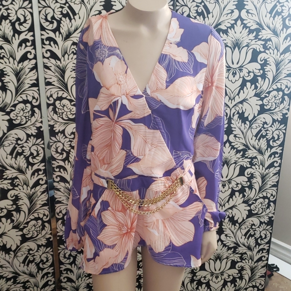 Bebe beautiful flower tunic top xs  NWOT